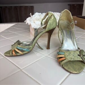 Anne Michelle Vintage Green Snake Skin heeled sandals Size 7.5